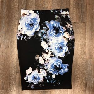 Floral APT. 9 Skirt - L